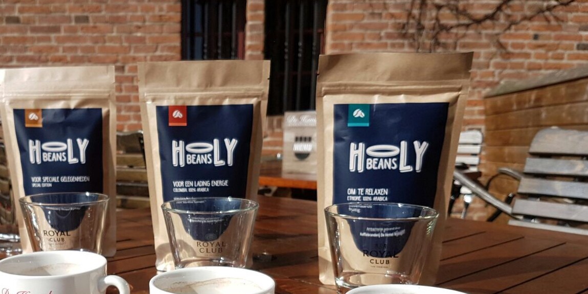 De drie brandingen van Holy Beans naast elkaar in zakken van 200 gram